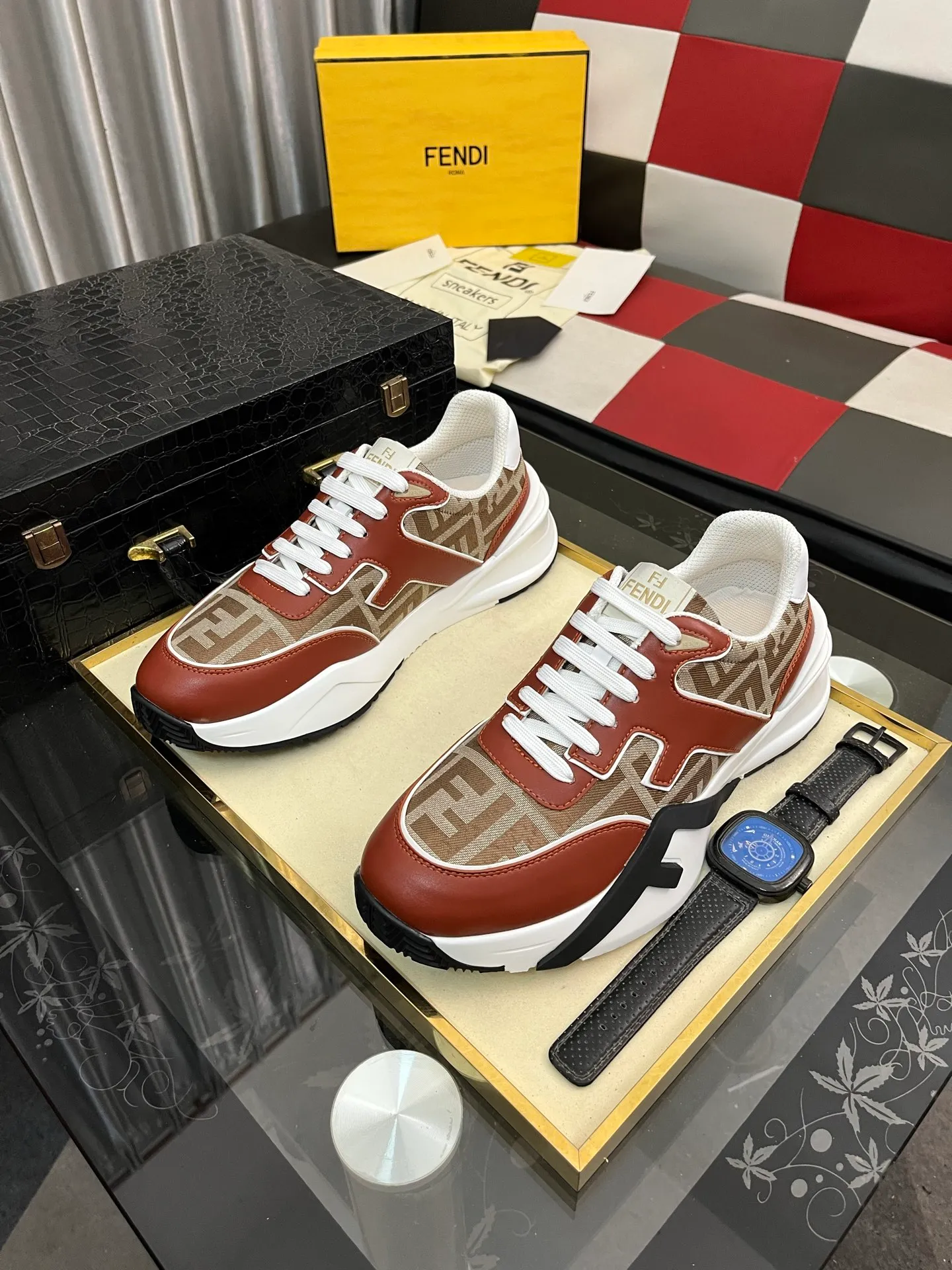 Men's men's shoes 💰560⌚️⌚️FENDI.•FENDI unique modern style sneakers. Counter purchasing🏃casual shoes😍😍 Original breathable fly-knit mesh imported from Italy (refuses to discolor and abrade feet) soles: Original soles specially provided by the original factory, super cool😍 French lazy style design ⚠️ Original quality, super comfortable and wear-resistant original soles. Code number: 38-442️⃣Colors available